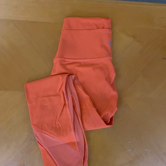 RARE Lululemon Wanderlust Leggings, 7/8 Length, Size 6 - Picture 2 of 3